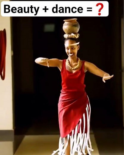 RWANDESE BEAUTIFUL GIRLS IN TRADITIONAL DANCE OF RWANDA