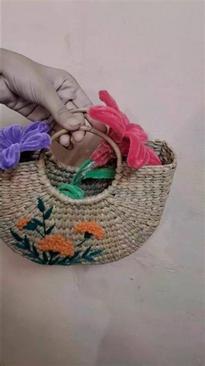 Lily flowers made with pipe cleaner #annlynspureaesthetic