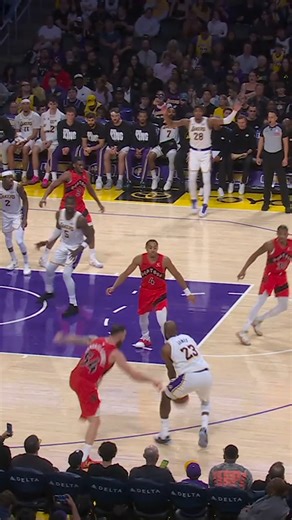 LeBron James gives up the open shot for a closer look by Deandre Ayton 🤝 📲 Watch games LIVE and on demand with NBA League Pass 👉 https://bit.ly/NBAPHLeaguePassSoS #NBAPhilippines #NBAHighlights | NBA Philippines