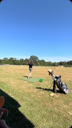 Journée découverte pour une classe de Carcassonne! On termine par une petite démo pour les faire rêver ! 🤩 @golfdecarcassonne @derrien_louis #golf #golfswingcoach #golfswing #carcassonne #golffr #golffrance | KD GOLF
