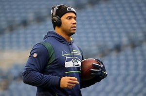 Russell Wilson removes Seahawks from his Twitter bio, NFL fans predict possible trade in 2022