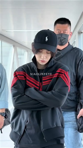 Lil Ghost Airport Fashion 🔥🔥🔥 他穿的衣服很简单，但穿在身上却显得非常酷炫时尚。 #lilghost #小鬼王琳凯 #fashion #airport #fancam
