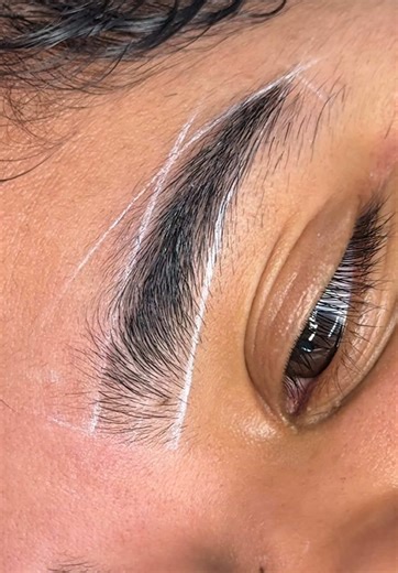 Satisfying Brow Waxing Techniques for Perfect Shaping