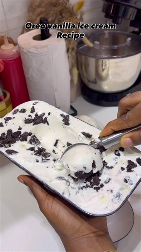 Delicious Homemade Ice Cream Recipe with Oreos