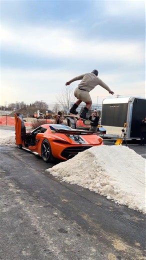 Jumping over a $3,000,000 Koenigsegg Jesko! 💀😎 #jump #crazy #koenigsegg #jesko #million