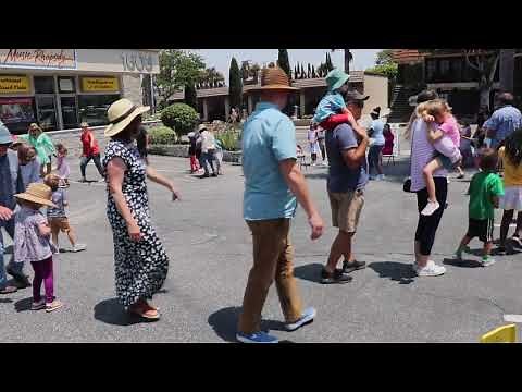 Easy Folk Dances With Lynn Kleiner