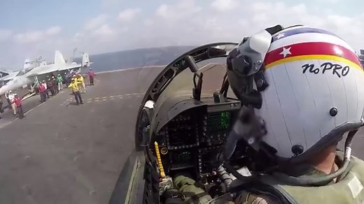 Appontage d'un F/A-18F sur un porte-avions