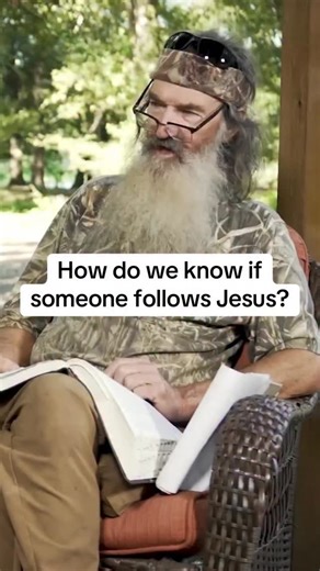 372K views · 12K reactions | You can tell who follows Jesus… They obey His commands, and you can see the love of God in them. #PhilRobertson #UnashamedPodcast #FaithInAction #JesusSaves #ChristianReels | Rabbit Holes for Jesus | Facebook