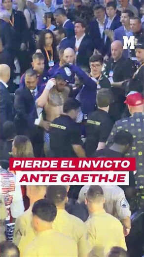 Así terminó la noche para Ilia Topuria: golpeado y sin poder continuar.