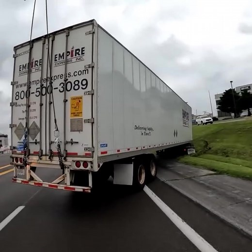 494K views · 7.1K reactions | Jackknife Semi Blocking the Roadway! | Ron Pratt | Facebook