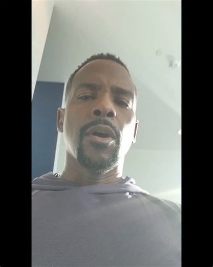 Keith D. Robinson on Instagram: ""Is Christmas your favorite holiday?". . . .#merrychristmas #happysaturday #nowplaying "NOTHING LIKE CHRISTMAS DAY" 🌲. . . .#availableonallplatforms"