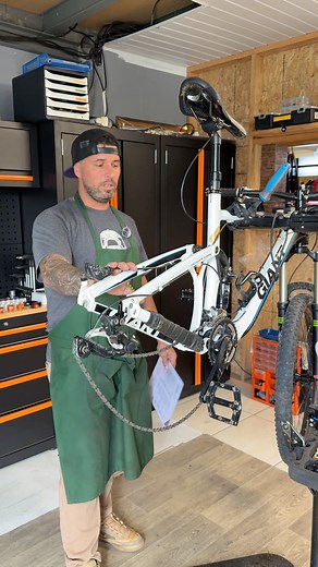 🚴‍♂️ Prêt à rider sans stress ? 👉 Notre atelier propose plusieurs forfaits de maintenance pour que ton BMX, VTT ou vélo de route, soit toujours au top 🔥 🔧 Vérifications complètes & réparations ⤵ Tu repars prêt à tout affronter, en toute sécurité 💯 🚴 LITTLE BIKE – Votre magasin de vélos ⤵ 📍 21 rue Fernand Forest, Ducos 🛠 Entretien • Réparation • Shop 💯 ☎️ 23 75 11 | Little Bike nc