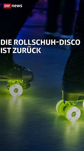 Die Rollschuh-Disco im Zürcher Club X-tra findet seit über zehn Jahren statt und gilt laut den Veranstaltenden als die grösste regelmässig durchgeführte Rollschuh-Disco der Schweiz. Gefahren wird im Kreis – manche elegant, andere noch etwas unsicher. Neben der Musik und Bewegung spielt auch das Outfit eine zentrale Rolle. 🛼🛼🛼 #Rollschuhe #Disco #SRF #News #SRFNews | SRF News