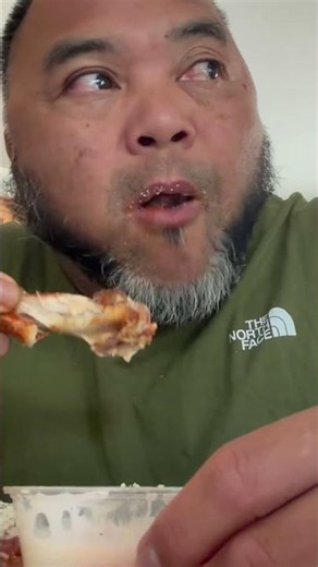 Me-n-Ed’s XL classic combination pizza.