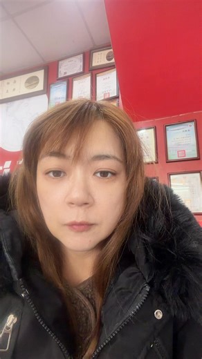 Li Jen on Instagram: "天氣好冷🥶 妳護唇了嗎？"