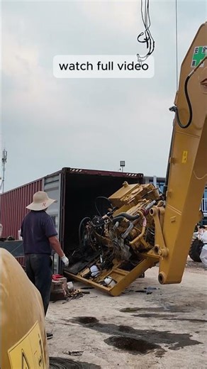 CAT 320D Container Loading Masterclass From Field to 40ft Box