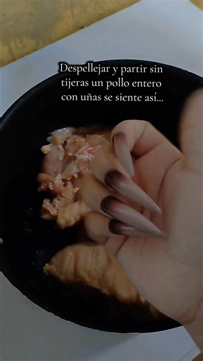 y si chic@s... se tallan súper súper bien las uñas por delante y atrás antes y después de tocar comida.... #uñas #uñaslargas #humor #vidadevampiro