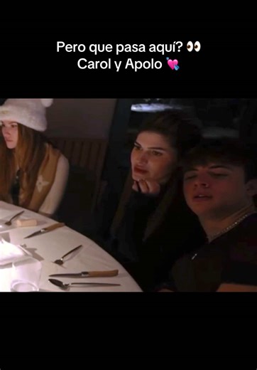 El Beso entre Apolo y Carol en la Piscina