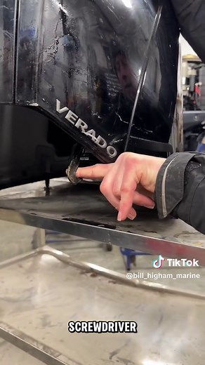 Fixing Stuck Mercury V6/V8 Cowling: Easy How-To Guide