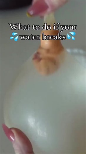 Your water just broke and you’re probably panicking right now, but I need you to stop and do these 4 things first I know the second your water breaks, every movie scene of women screaming in cars comes flooding back. You’re probably grabbing your hospital bag wondering if you need to rush out the door this second. Your mind is racing with “is this normal?” and “should I be freaking out right now?” Everyone acts like your water breaking means you need to sprint to the hospital immediately, but af