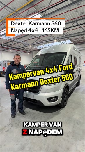 Karmann Dexter 560 4x4 – 165 KM, automat i napęd na cztery koła, który zabierze Cię tam, gdzie kończy się asfalt. ✔️ Długość 5,98 m – kompaktowy, ale w pełni funkcjonalny ✔️ 4 miejsca do jazdy / 2–3 do spania ✔️ Łazienka z prysznicem i toaletą ✔️ W pełni wyposażona kuchnia ✔️ Ogrzewanie postojowe – gotowy na cały rok ✔️ Duże zbiorniki wody i solidna izolacja Ten egzemplarz w kolorze srebrnym jest dostępny od ręki 💥 Zobacz go na żywo na targach offroadowych w Krakowie – 28 lutego! Napisz do nas 