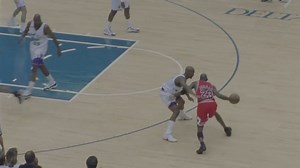 🐐 1998年的今天，1998年總冠軍賽G6，終場前41.9秒公牛還落後爵士3分，Michael Jordan先是突破上籃追到1分差，隨後演出關鍵抄截，重新掌握球權。宛如將比賽劇本完全掌控在手中，Michael Jordan最後一擊操刀單打，以一記招牌跳投砍進致勝的「The Last Shot」，帶領公牛完成第2度三連霸，成就永垂不朽的經典畫面。 ----------- 訂購NBA League Pass賽季方案，只要NT$ 390就能觀賞每一場關鍵戰役。 🔗 https://on.nba.com/3wZrOxx | NBA Taiwan