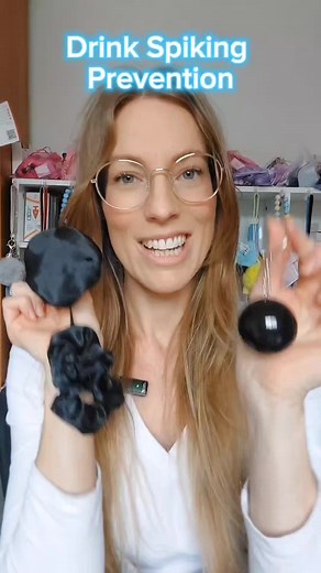 Silicone VS Material Drink cover, which one is best? *These products do not guarantee your safety or protection* *Always buy your own drink, watch it being made, and never leave your drink unsupervised* . . . . . @SafeSipsUK #drinkseals #drinkspiking #drinkspikingprevention #drinkspikingawareness #drinkspikingprotection