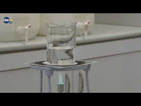 EMU CHEMISTRY DEPARTMENT: HEATING A LIQUID IN A BEAKER BY GAS BURNER