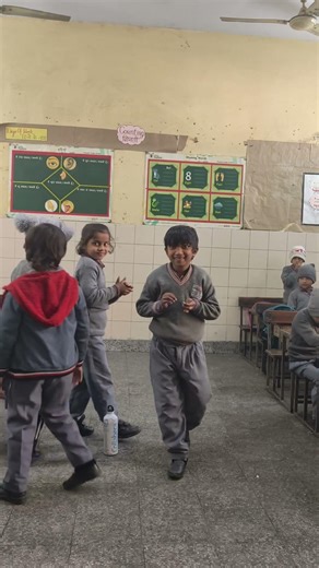 Catching 😊 Learning Game 👍Who will Fast the Game 😃 #viralshort #creativeteaching #school #trending