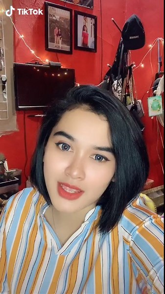 Decorating a Cozy Room with String Lights