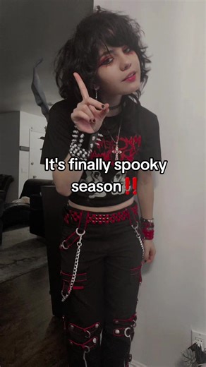 IT'S THE FIRST OF THE MONTH #fyp #emo #emogirl #rawrxd #scemo #alternative #scenegirl #2000s #myspace #nostalgia #emofashion