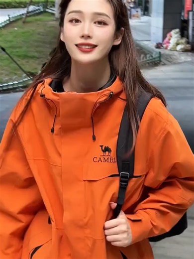 Elevate your outdoor and everyday style with the Challenger Jacket. 🧥🔥 This iconic orange statement piece—also inspired by celebrity-loved designs—features a clean unisex silhouette and a versatile 3-in-1 detachable construction, making it perfect for both rugged mountain adventures and modern city life. Built with premium waterproof and breathable performance fabric, it delivers protection, comfort, and style in any environment. ✨ Custom Service Available ✨ No ready stock available. We provid