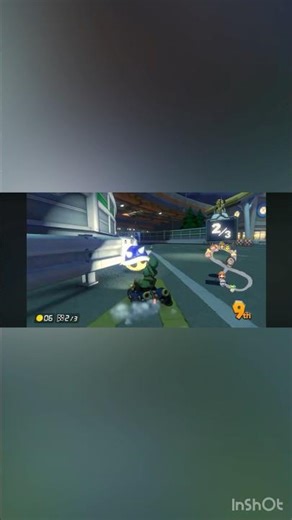 Mario Kart 8 Deluxe Blue shell 🐚 glitch #nintendo #mario #gaming