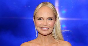 The Secret Trick to Shimmer Eyeshadow Over 50, According to Pro Makeup Artists