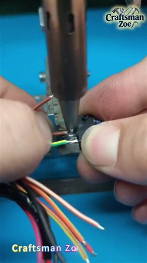 Soldering machine: Soldering solder wires onto small electrical components