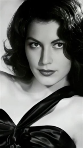 In the 1949 film East Side, West Side, wealthy socialite Jessie Bourne suspects her husband, Brandon, of infidelity after he reconnects with his former mistress, Isabel. As Jessie finds comfort in the arms of Mark Dwyer, a returning war hero and old West Side acquaintance, Isabel is found dead. The plot then shifts to a murder mystery, where both Brandon and Jessie become suspects, and Mark helps the police solve the case. #barbarastanwyck #filmnoir #mystery #avagardner #oldhollywood | Jeff Wate