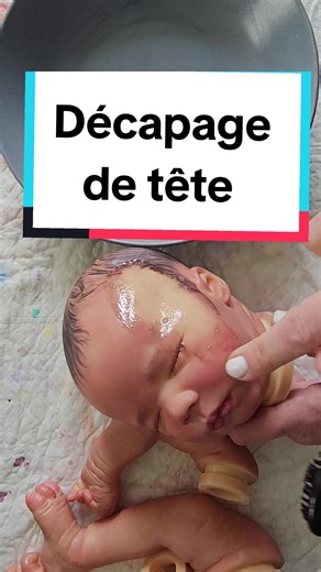 Décapage d'une ancienne poupée reborn pour mes formations en Ehpad