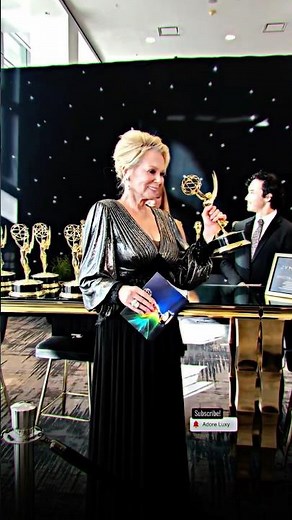 Jean Smart with her award at the 78th Primetime Emmy Awards. #jeansmart #hacks