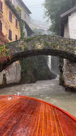 Lake como boat on Instagram: "RAINY DAY book now 4 hrs your private luxury Cruise , tap the link in bio The Dolce Vita Wooden Boat Experience Private Tour from Varenna – Inspired by Classic Italian Craftsmanship Step inside a world of refined elegance, where every detail speaks of Italian tradition and timeless style. Inspired by the finest classic wooden boats, our lounge features hand-polished mahogany, soft leather upholstery, and deep-buttoned cushions crafted for comfort and beauty. From th
