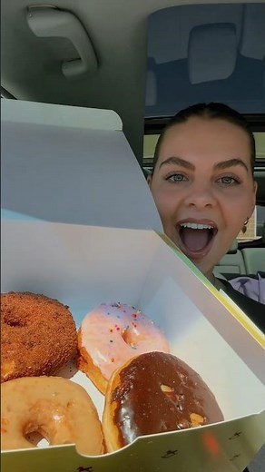 Banbury Cross Donuts 🍩✨🫶🏼 #donutmukbang #dessert #asmrfood #foodlover #doughnuts #bestdonuts