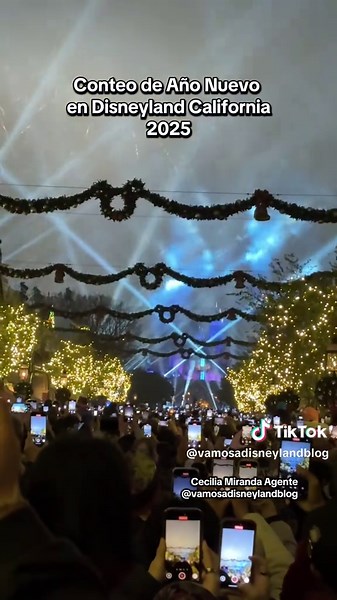 Cuenta regresiva para el Año Nuevo 2025 en Disneyland