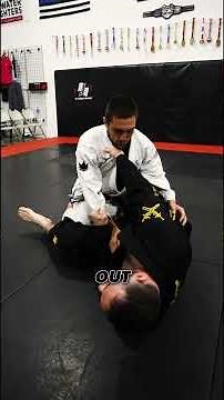 Use sweeps to set up your triangles!🔥🥋