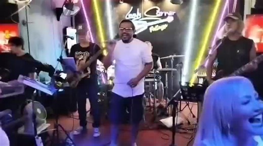 Music knows no boundaries, and our guitarist Mamnun proves it with this heartfelt performance abroad. No matter where you are, music speaks to everyone. ! 🎶 #Moruvumi #MusicUnites