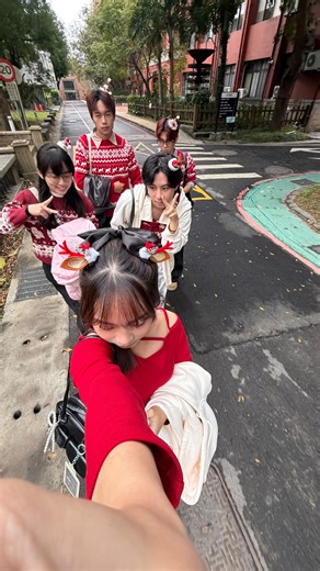 鄭苡妍 on Instagram: "𝓫𝓮𝓪𝓾𝓽𝓲𝓯𝓾𝓵 𝓬𝓱𝓻𝓲𝓼𝓽𝓶𝓪𝓼 ANP（10分鐘速扒）ver."