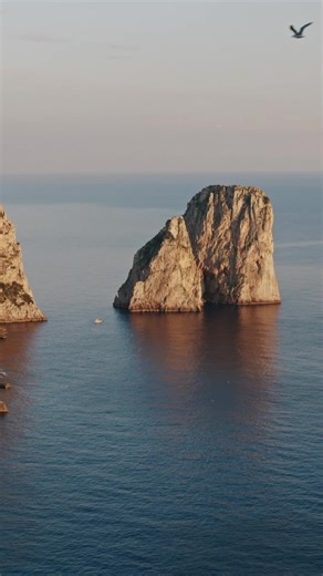 Captivate in Capri 🧡 Discover the first to arrive from the Spring Collection. #LoveGUESS