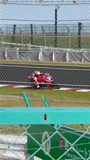 鈴鹿8耐 シケイン HONDA HRC Jonathan Rea これぞ世界のジョナサン•レイの圧倒的なシケインのスピード！#鈴鹿8耐 #HONDA #Jonathan #Rea #wsbk