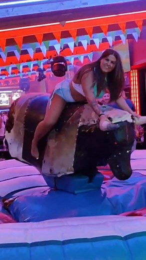 excellent weekend mechanical bull riding . . . #foryou #ridingbull #bull #mechanicalbull #bullriding #ridergirl