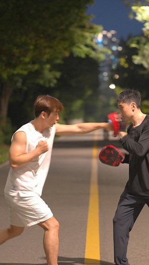 Jeet Kune Do training.Training by the Han River. #brucelee #martialarts #jkdstudio #Motivation #Disciplin #Fyp #workout #jkd #exercise #punch #selfdefense #garosugil #onedayclass #절권도스튜디오 #운동하는남자 | J.K.D Studio