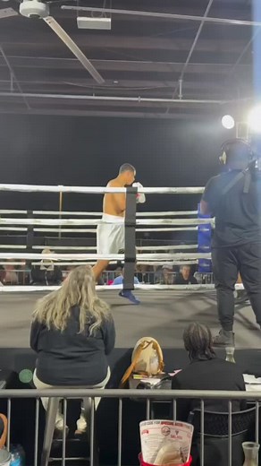 El peso pesado Yoandri Rodríguez llega a 9 victorias(8 KO) al destruir a Dominicc Hardy(6-4) en 3 asaltos en Clearwater, Florida. Destaco que Rodríguez solo tiene 19 años y entrena de l amano de Ismael Salas. | Puños Cubanos