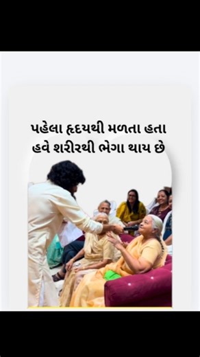 🎤Host SAGAR ZAVERI on Instagram: "પહેલા હૃદયથી ભેગા થતા હતા... હવે શરીર થી ભેગા થાય છે ... 🎤Host : Sagar Zaveri @sagarzaveri1810 #audienceinteraction #oldlifevsnewlife #audienceconnection #engagementceremony #funtime"